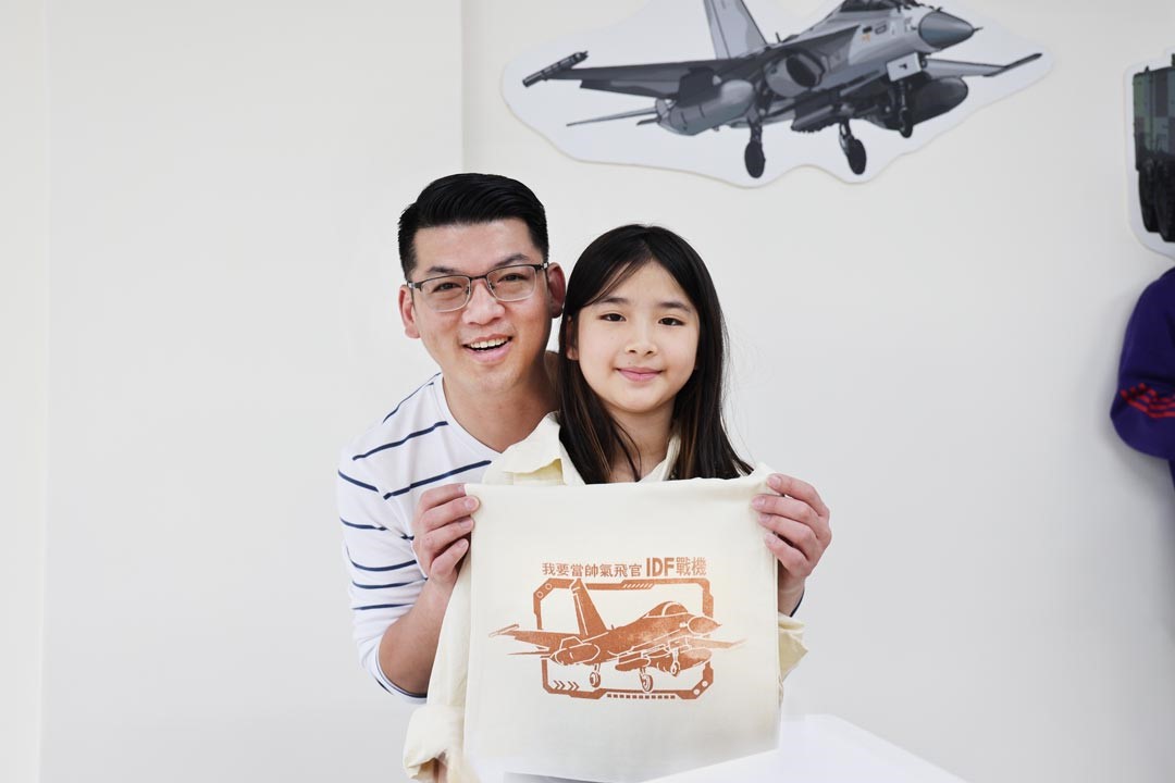 絹印工藝體驗，打造別具意義的親子時光。