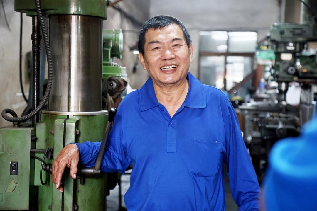 柳新發鑽研車床工作超過半世紀，練就一身非凡技藝。